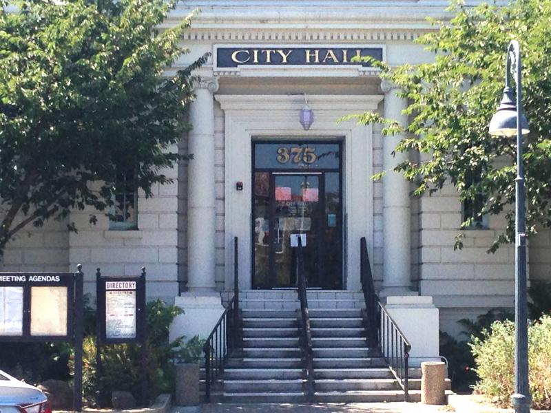 Hollister City Hall2.jpg