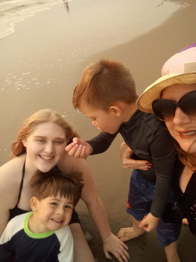 Amanda Hernandez with her children. Photo courtesy of Amanda Hernandez.