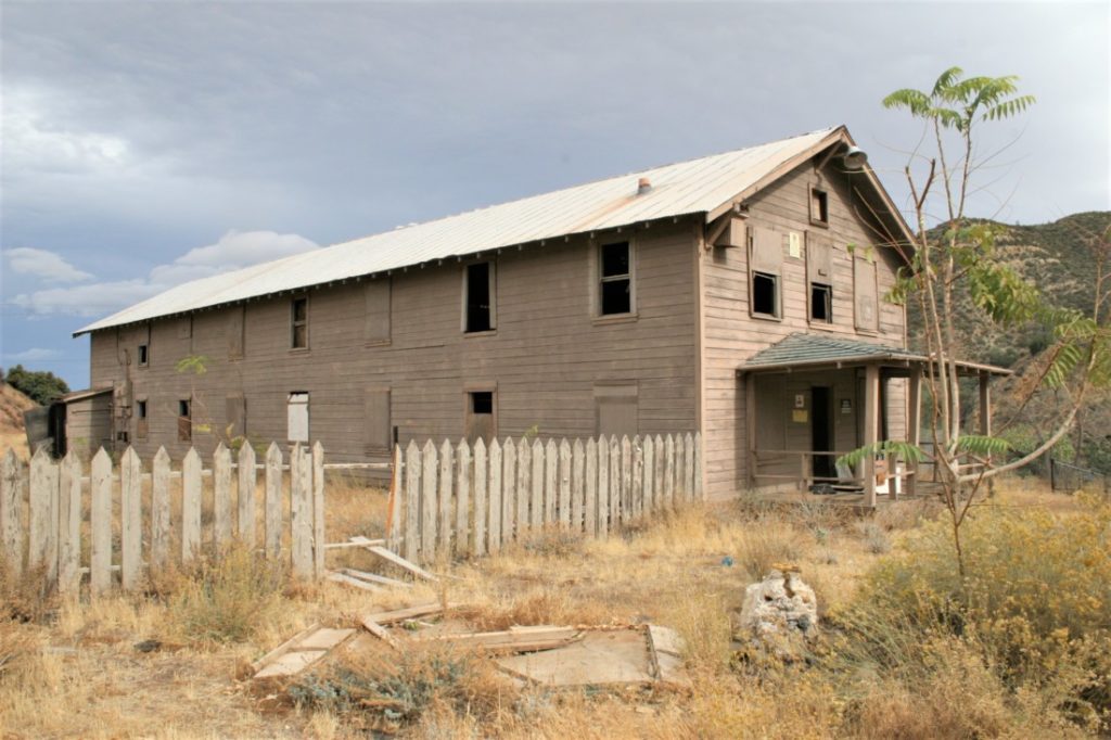 Former hotel at New Idria. Photo by John Chadwell.